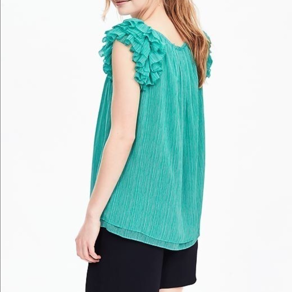 - New - BR ruffle top
